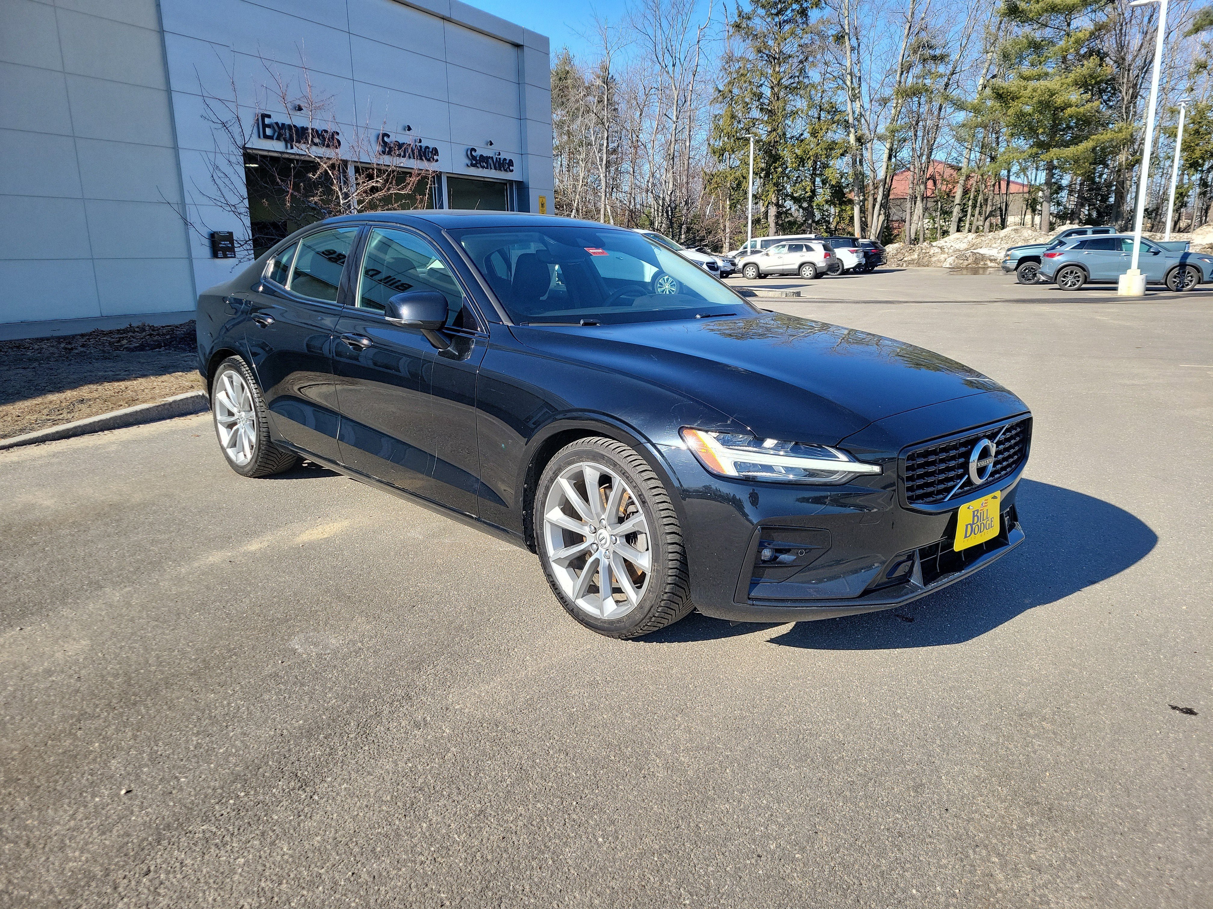 Used 2021 Volvo S60 T5 Momentum w/ Premium Package image 9