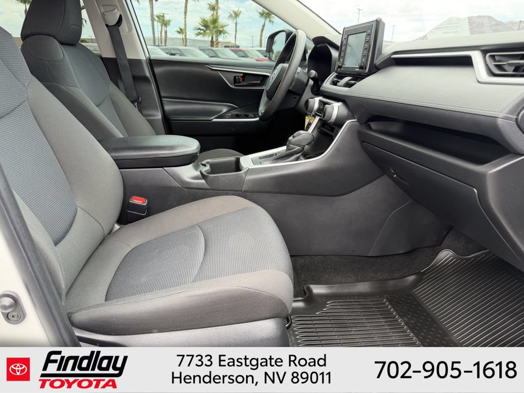 Used 2022 Toyota RAV4 LE FWD image 15