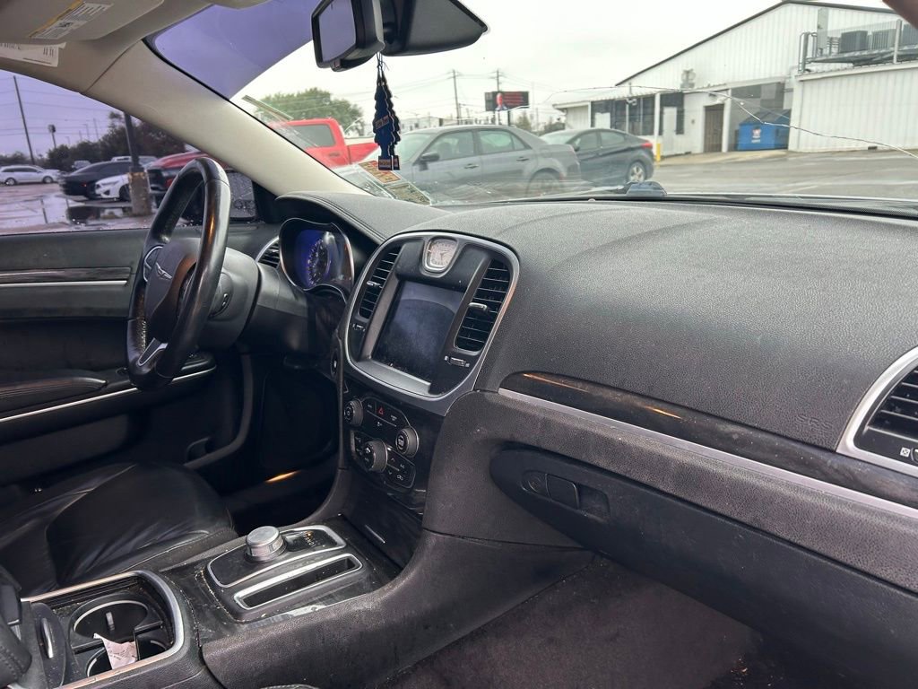 Used 2018 Chrysler 300 Touring L image 17