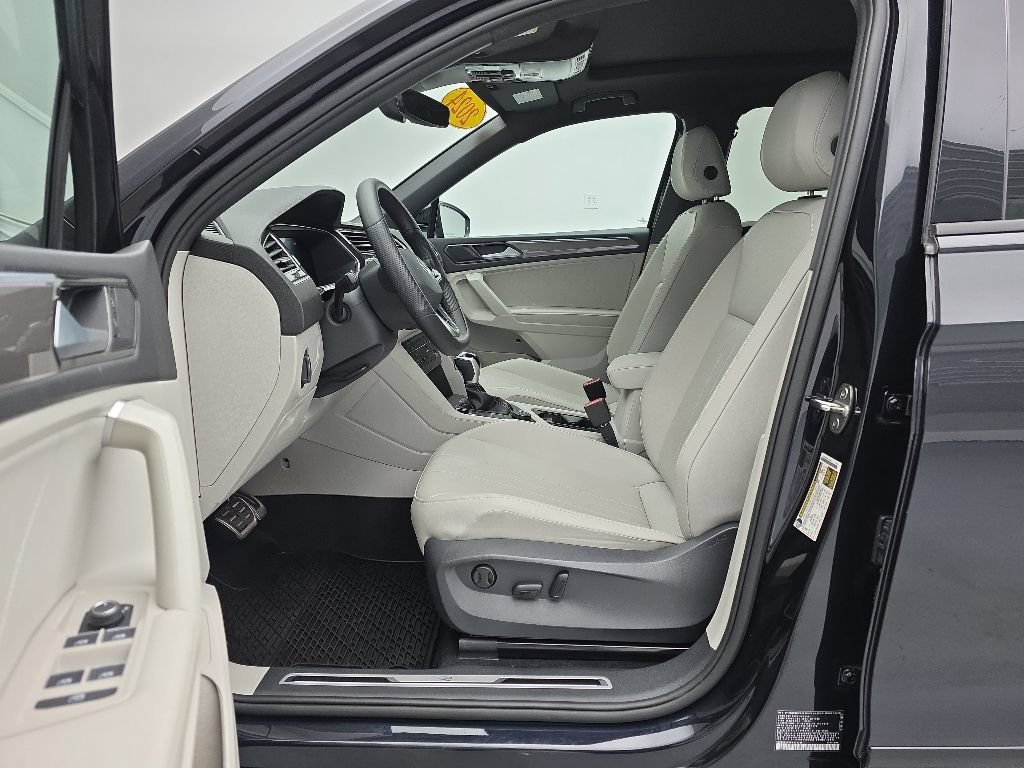 Used 2024 Volkswagen Tiguan SE R-Line AWD/4WD image 13