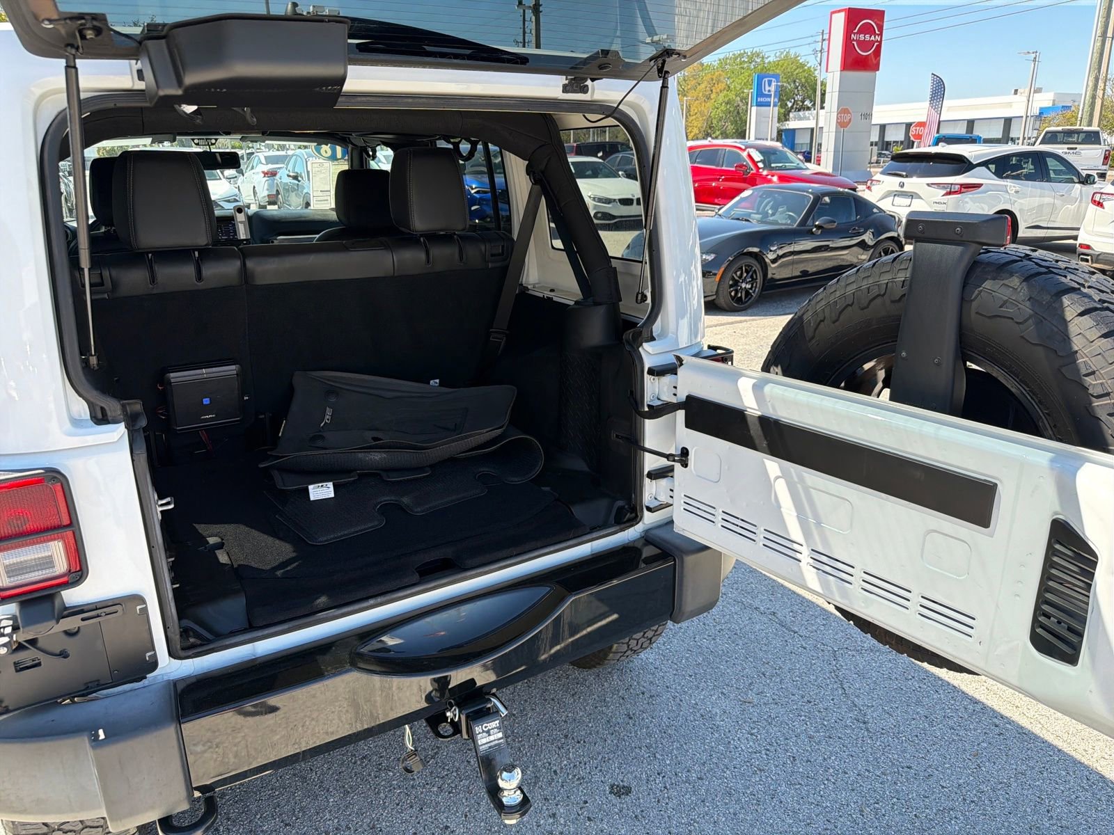 Used 2018 Jeep Wrangler Unlimited Sahara AWD/4WD image 25