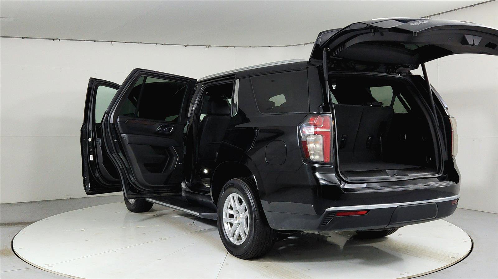 Used 2023 Chevrolet Tahoe LT AWD/4WD image 11