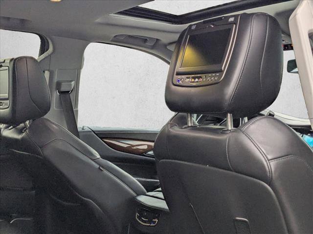 Used 2017 Cadillac Escalade Luxury image 16