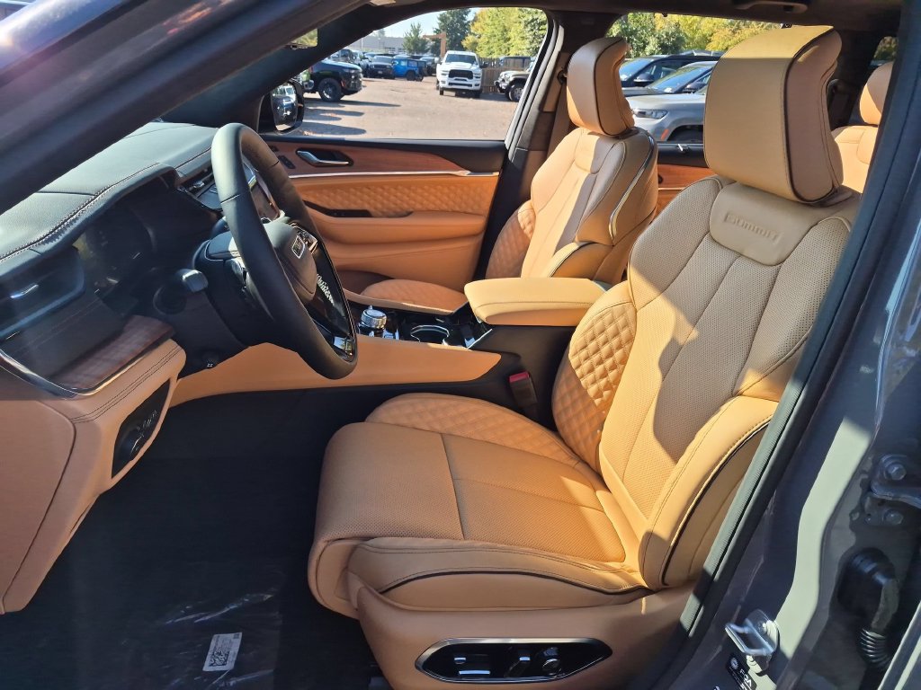 New 2027 Jeep Grand Cherokee Summit AWD/4WD image 12