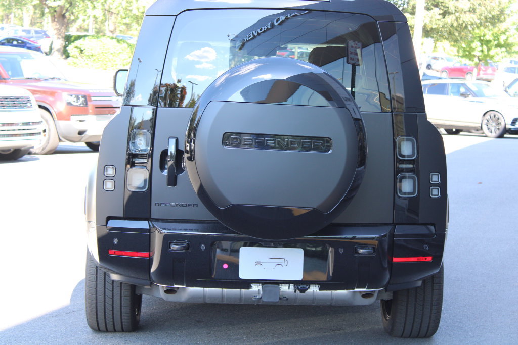 New 2026 Land Rover Defender 130 X-Dynamic SE AWD/4WD image 4