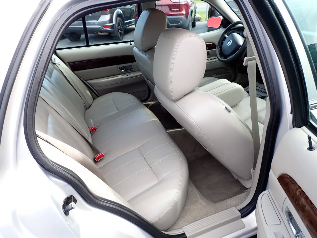 Used 2011 Mercury Grand Marquis LS RWD image 10