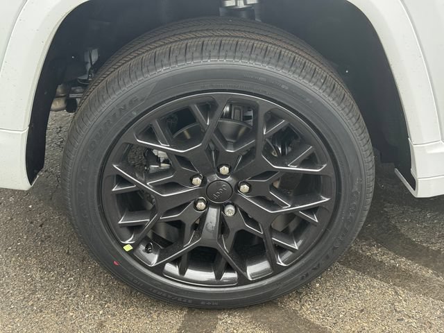 New 2026 Jeep Grand Cherokee Summit AWD/4WD image 12