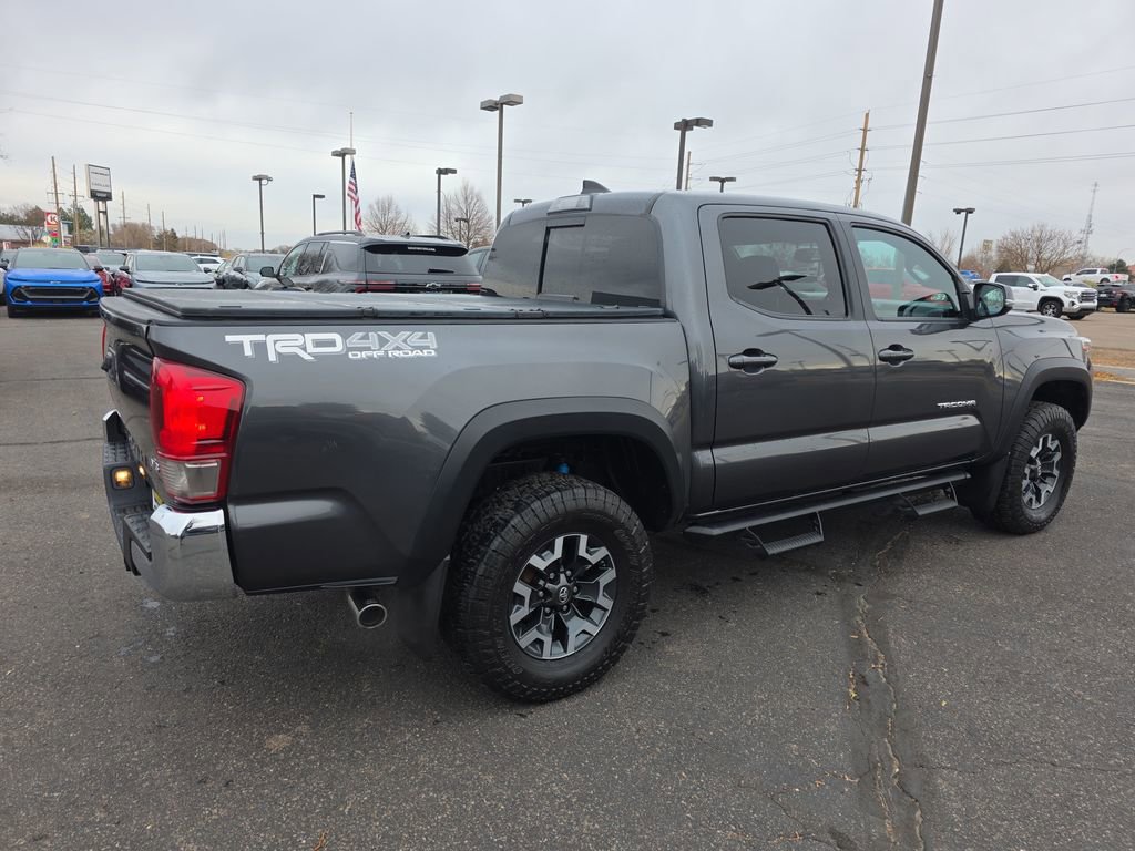 Used 2017 Toyota Tacoma TRD Off-Road image 5