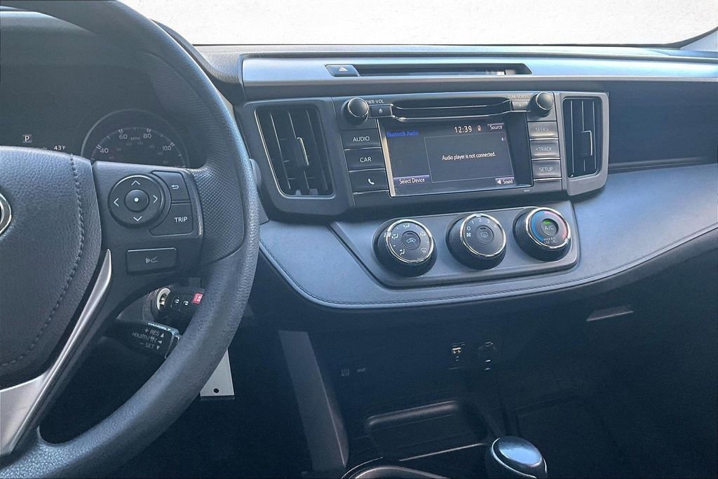 Used 2017 Toyota RAV4 LE image 10