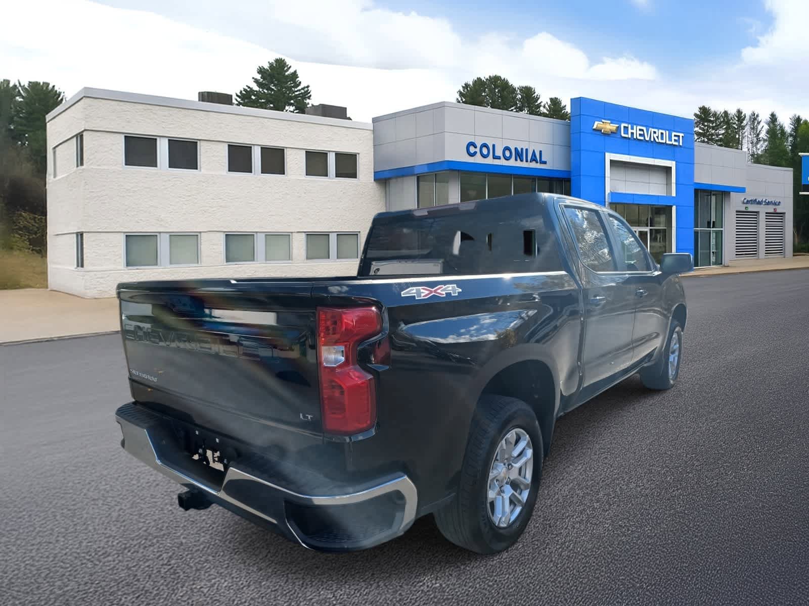 Used 2025 Chevrolet Silverado 1500 LT AWD/4WD image 4