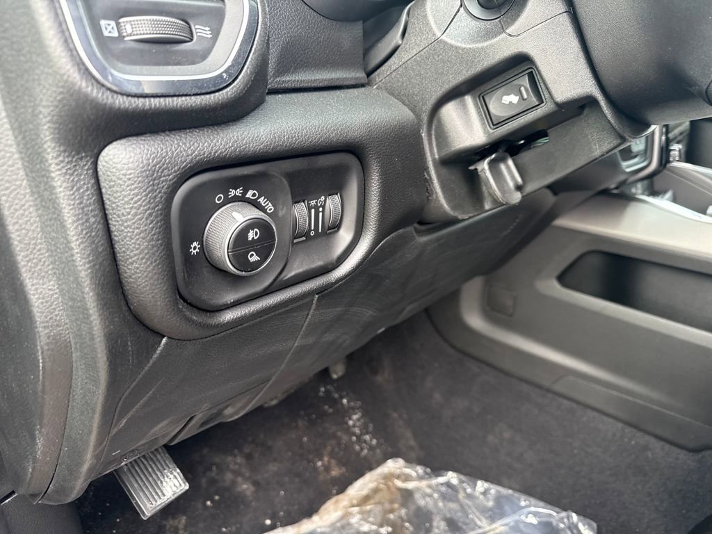 New 2026 RAM 3500 Laramie AWD/4WD image 19