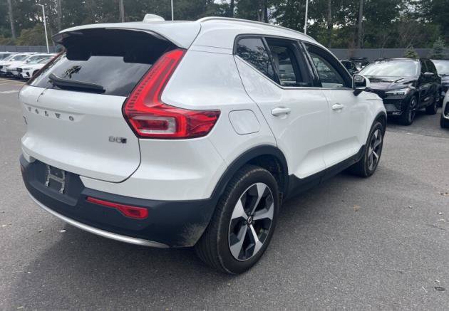 Used 2024 Volvo XC40 B5 Plus w/ Protection Package Premier AWD/4WD image 3