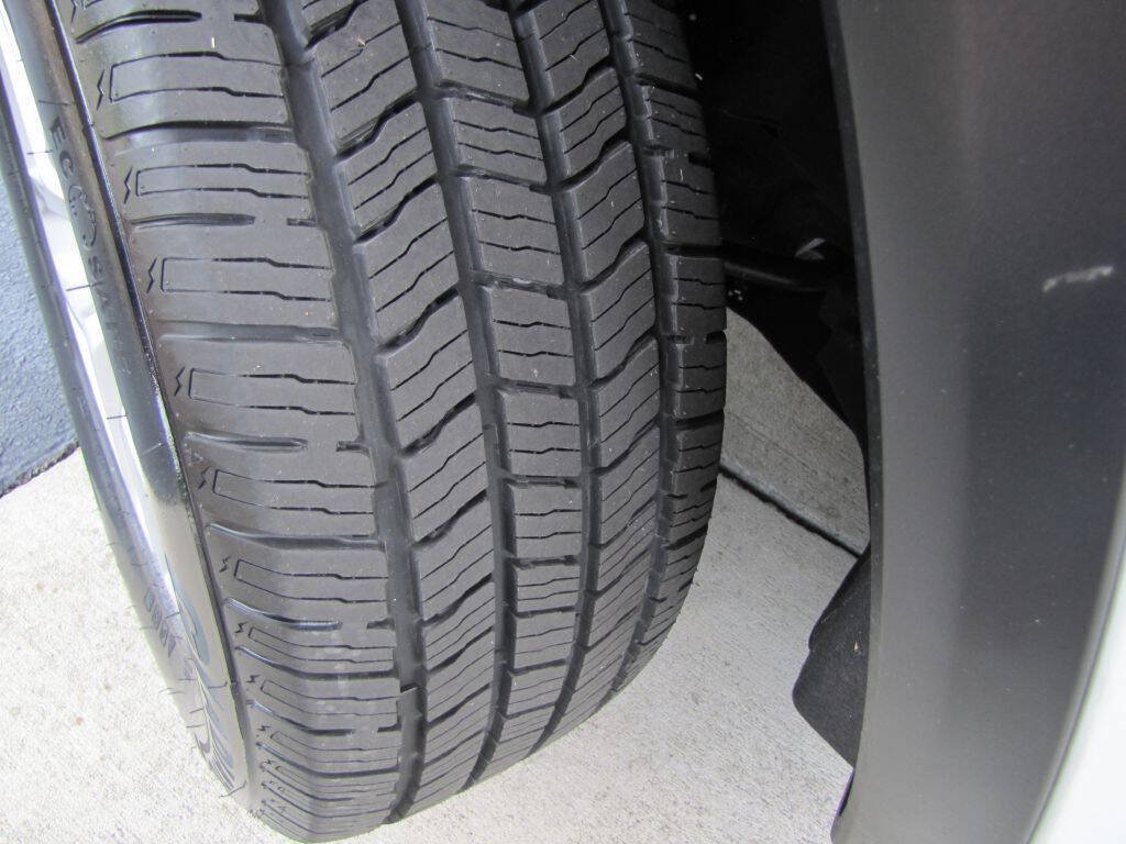 Used 2023 Jeep Grand Cherokee L Laredo RWD image 31