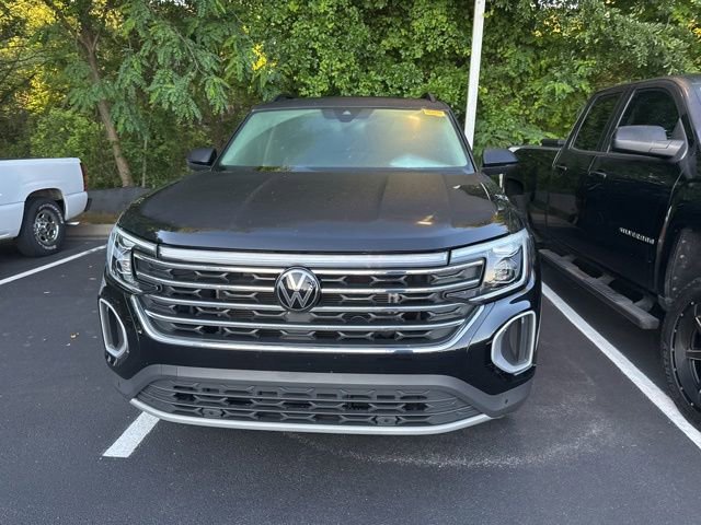 Used 2024 Volkswagen Atlas SE w/ Panoramic Sunroof Package FWD image 13