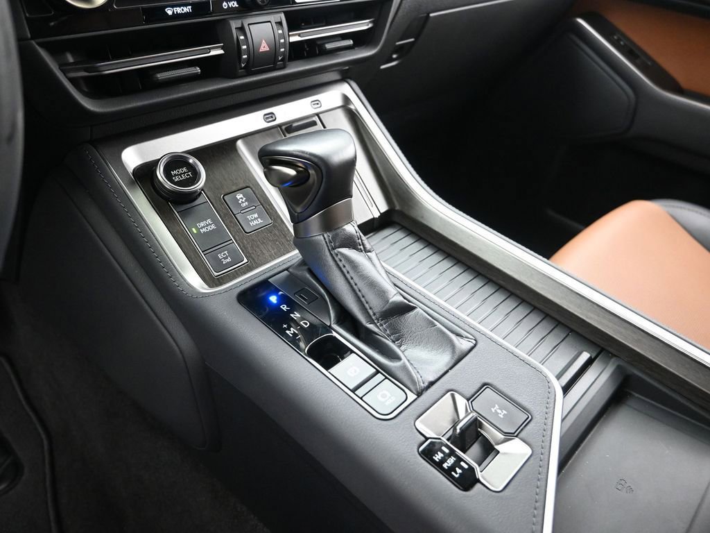 Used 2024 Lexus GX 550 w/ Cold Area Package AWD/4WD image 18