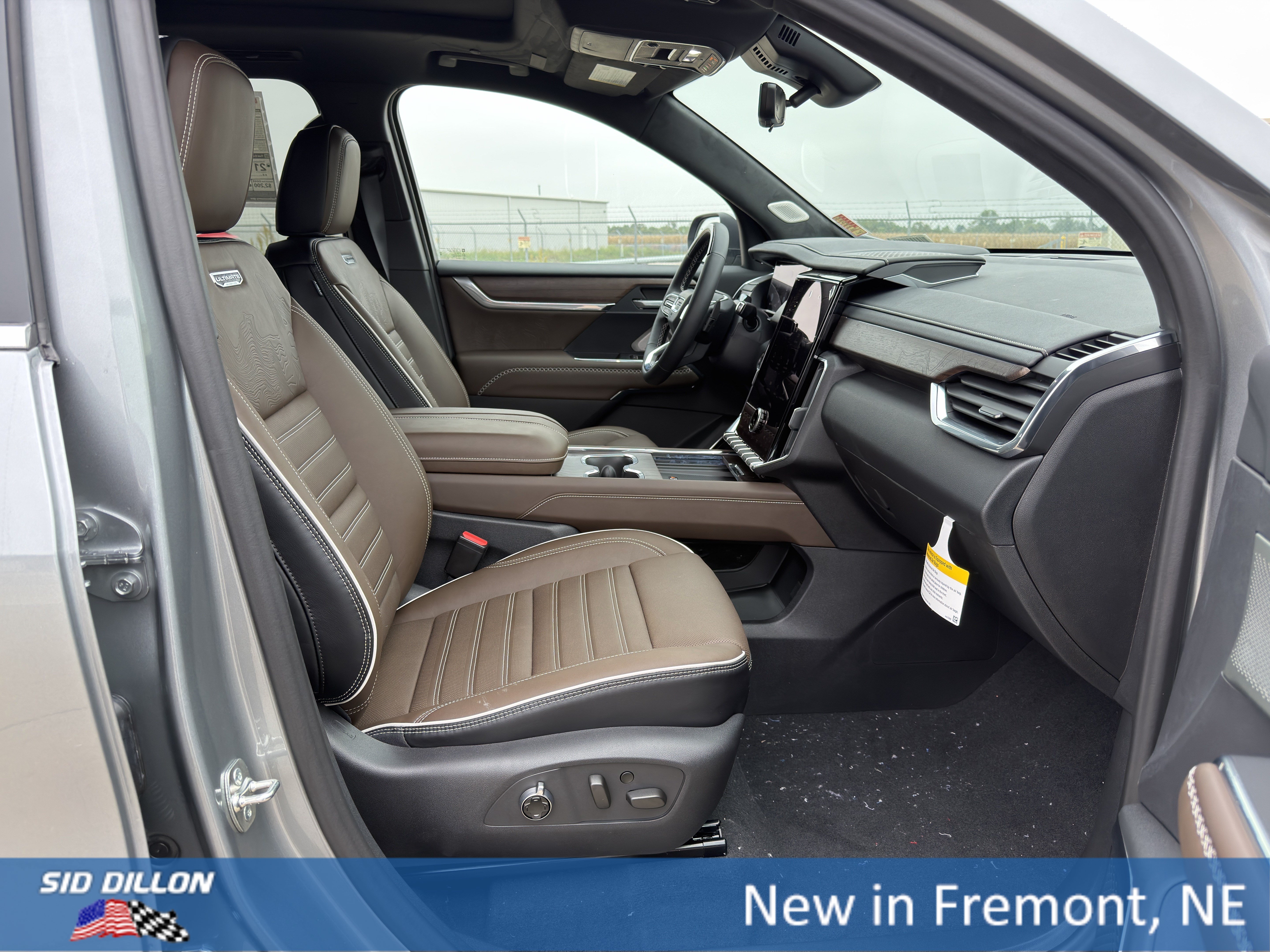 New 2027 GMC Acadia Denali Ultimate w/ LPO, Floor Liner Package AWD/4WD image 19