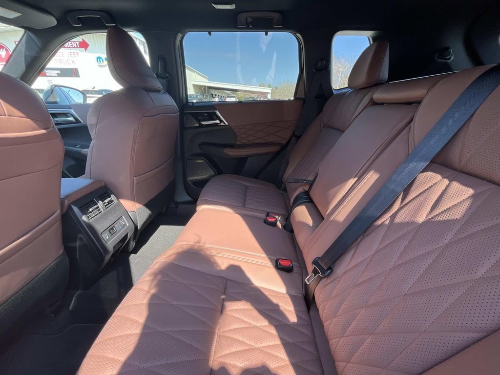 New 2026 Mitsubishi Outlander SEL FWD image 11