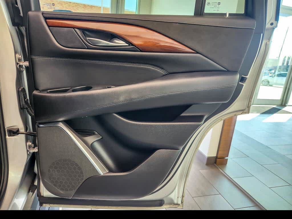 Used 2018 Cadillac Escalade Premium Luxury AWD/4WD image 24
