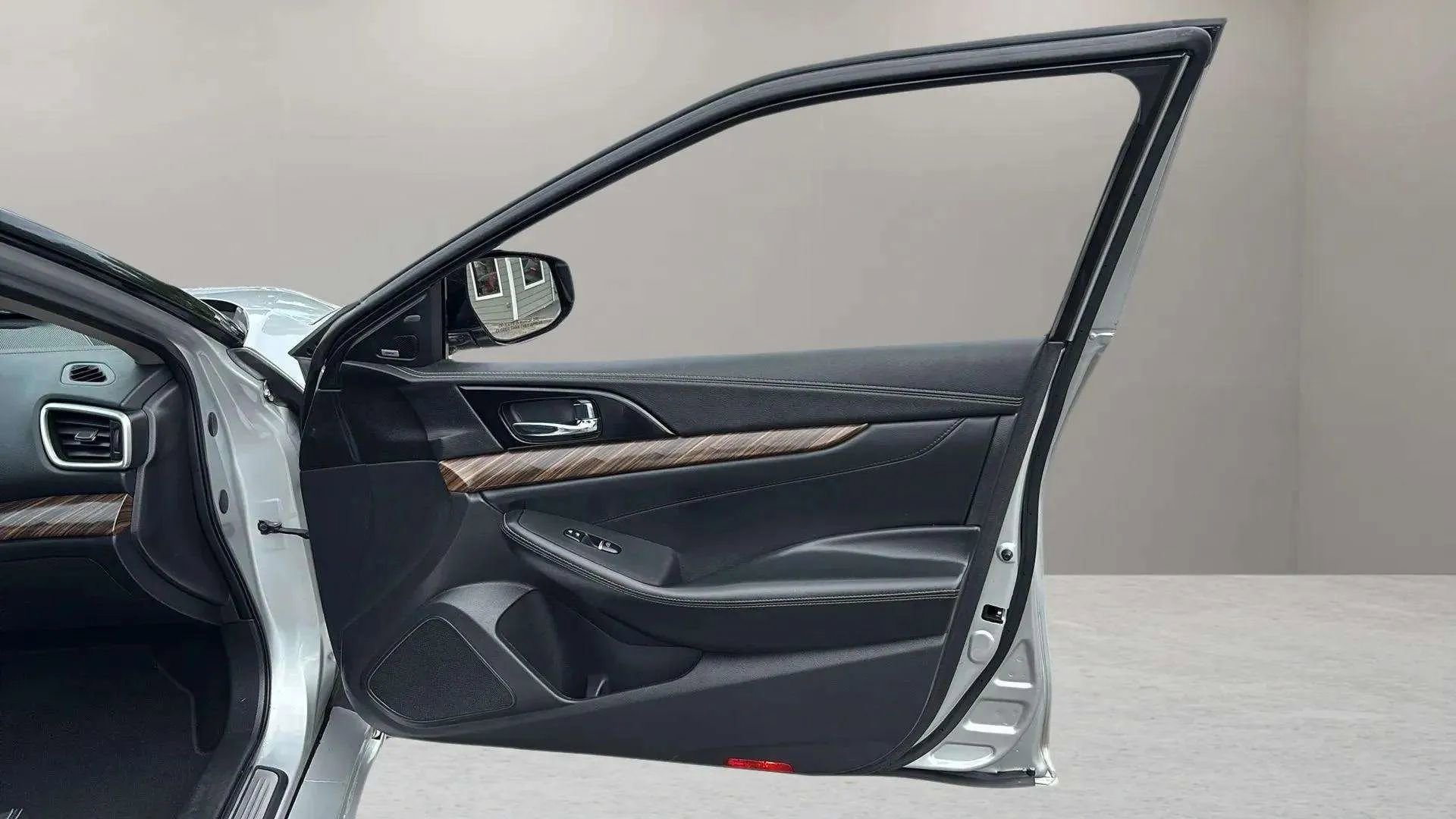 Used 2017 Nissan Maxima Platinum image 27