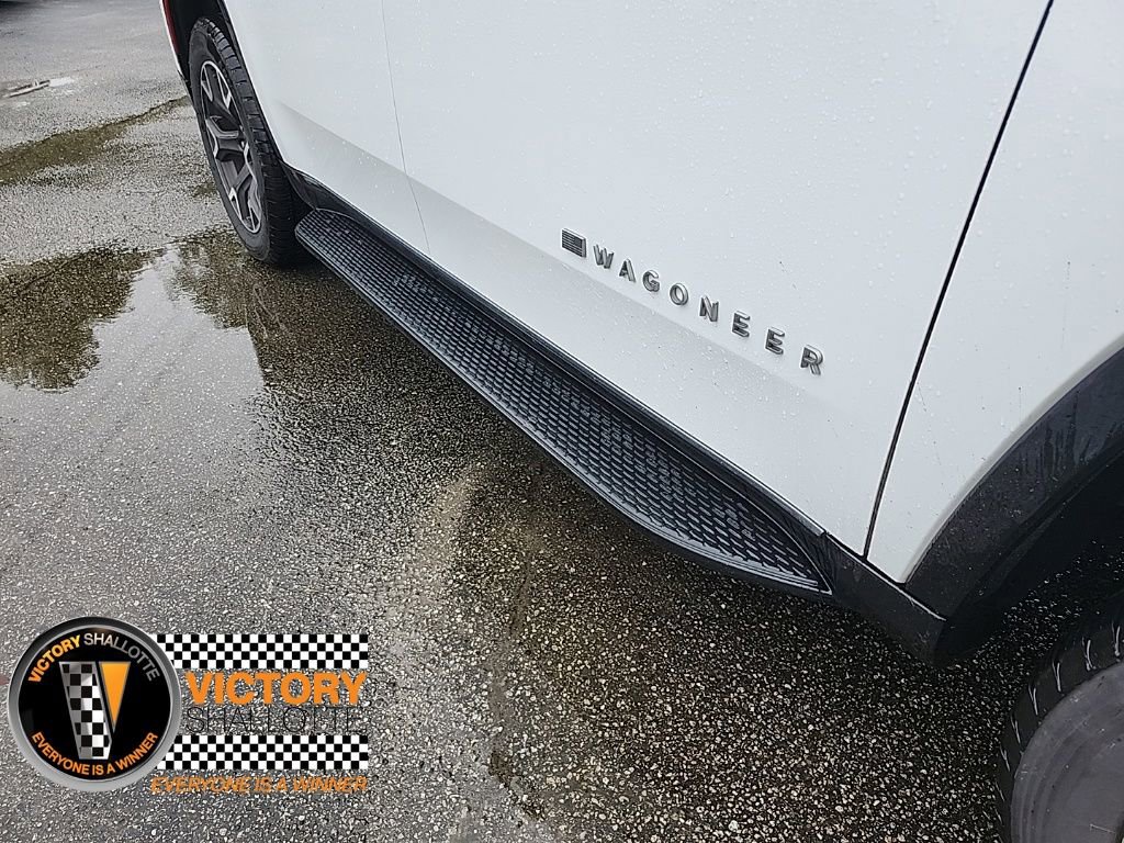 Used 2023 Jeep Wagoneer Series III w/ Preferred Equipment Group image 15