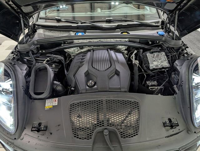 Used 2023 Porsche Macan w/ Premium Package Plus image 31