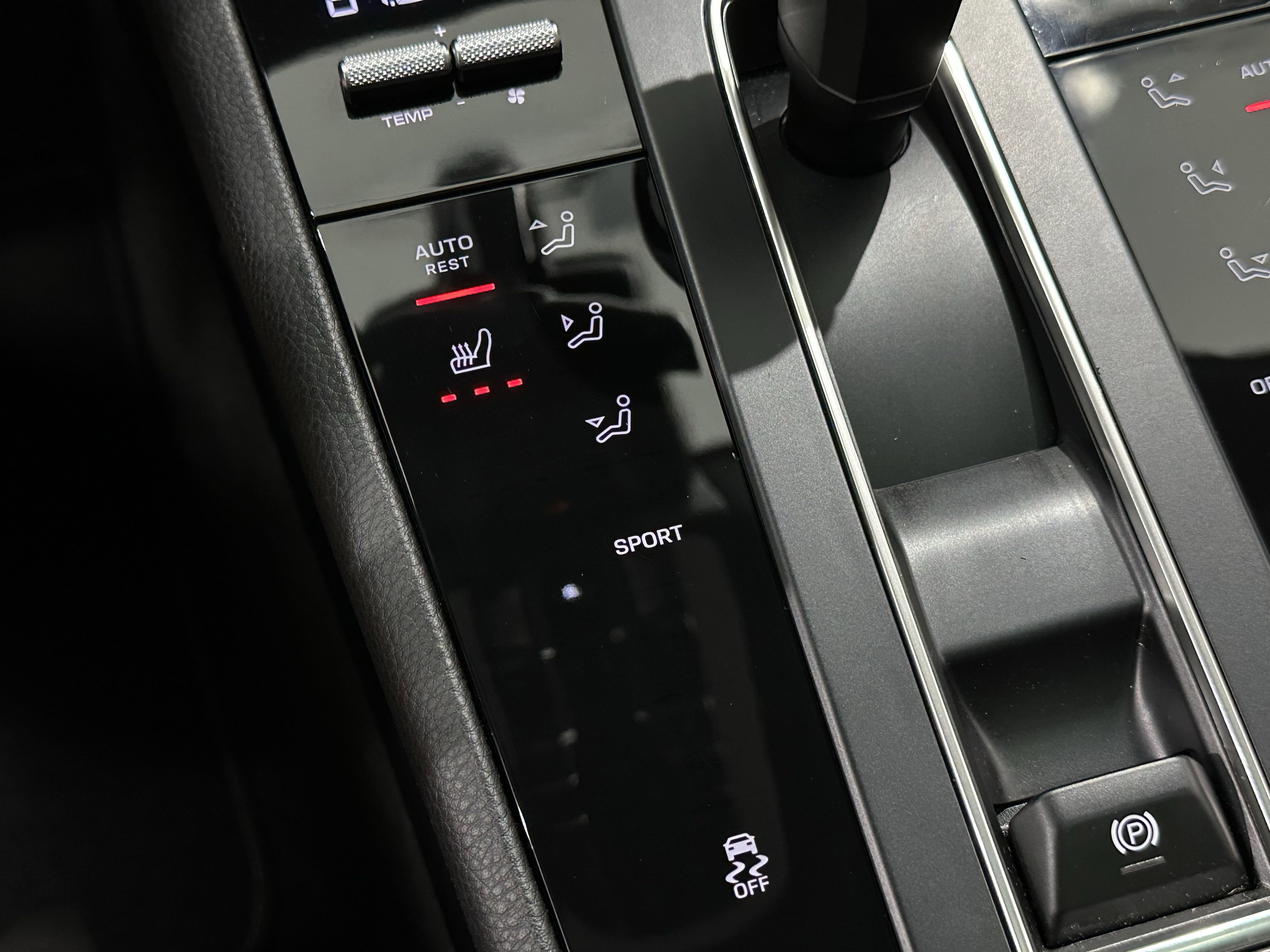 Certified 2024 Porsche Macan image 35