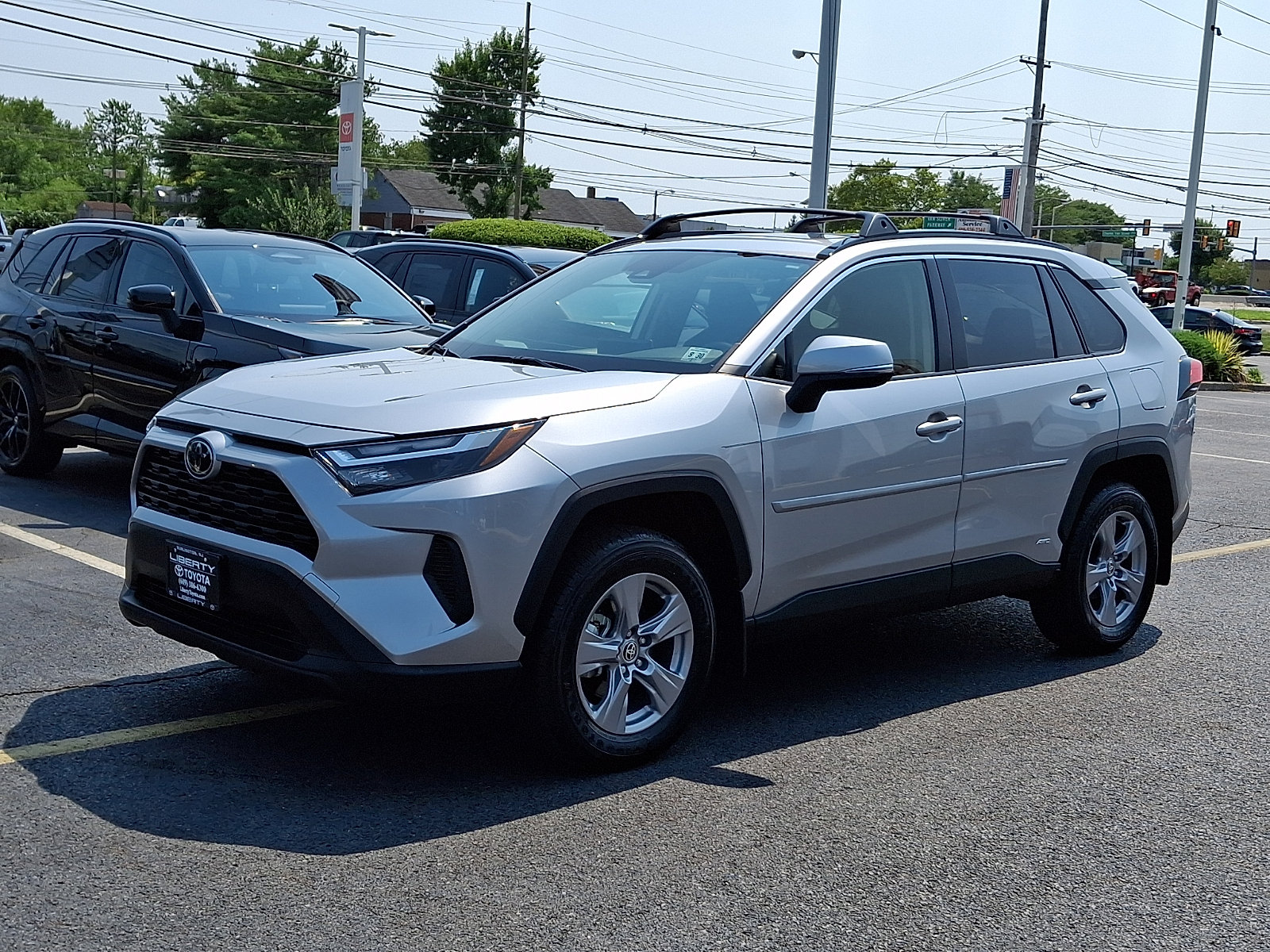 Used 2025 Toyota RAV4 XLE w/ Convenience Package AWD/4WD image 4