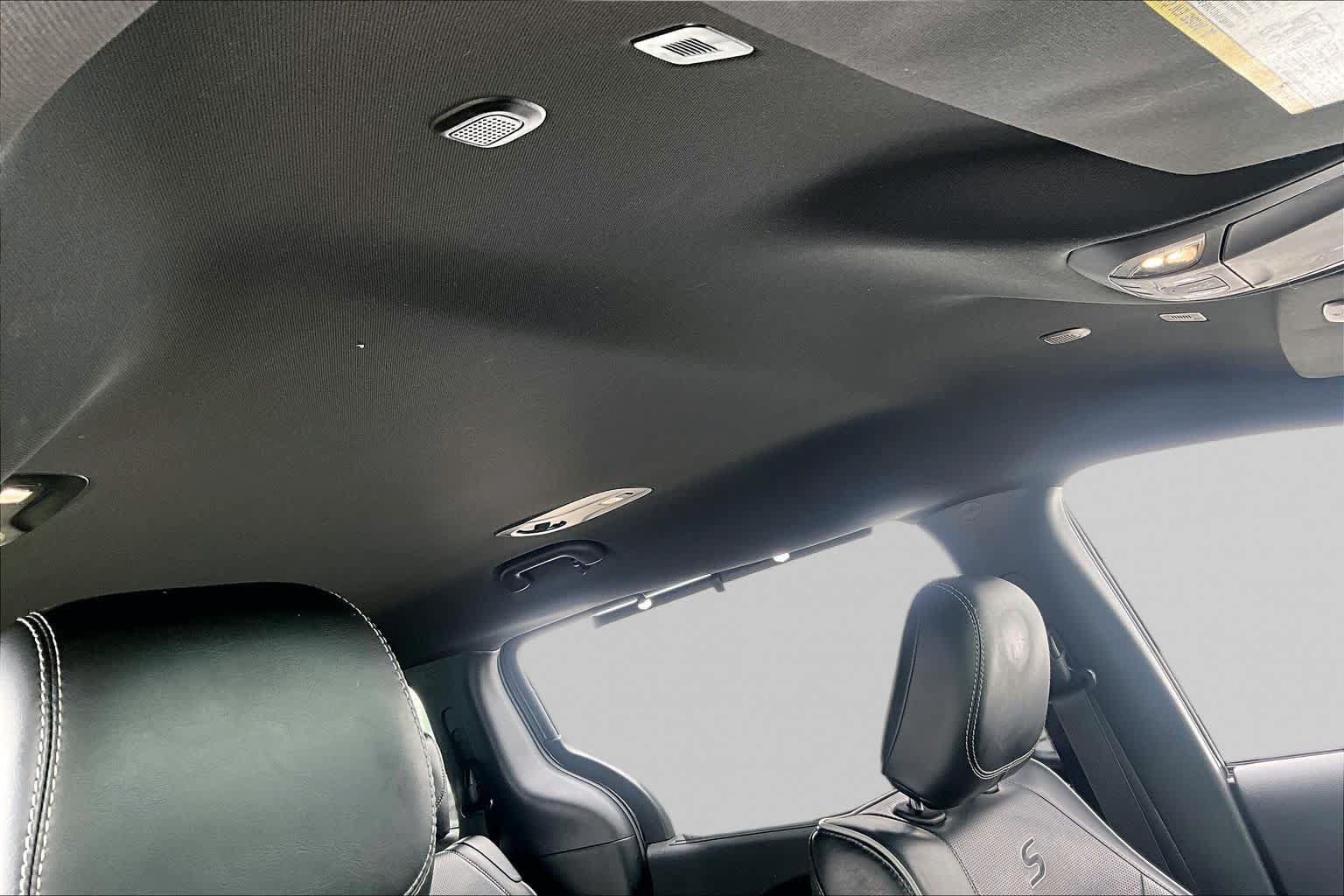 Used 2018 Chrysler Pacifica Limited w/ S Appearance Package FWD image 13