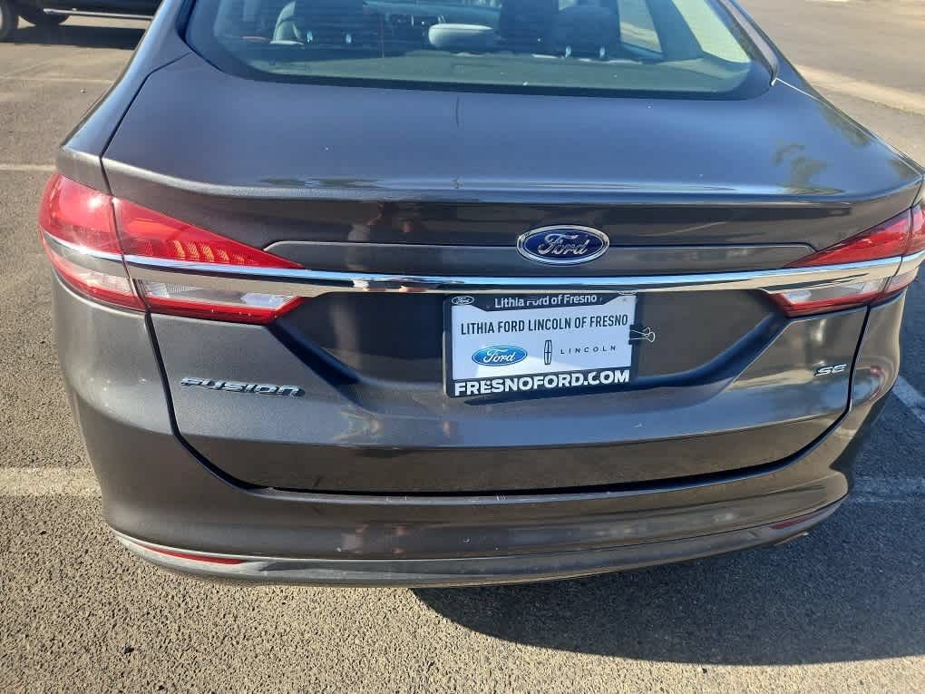 Used 2017 Ford Fusion SE FWD image 7