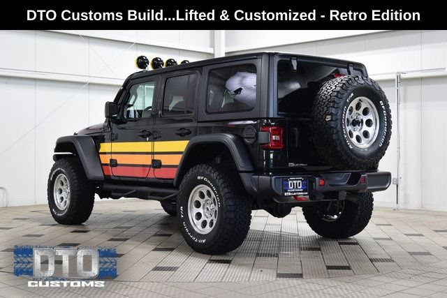 Used 2025 Jeep Wrangler Unlimited Rubicon w/ Convenience Group AWD/4WD image 5