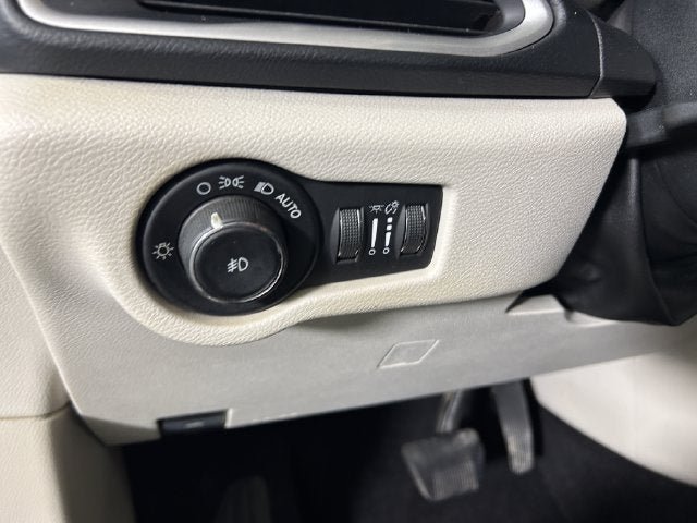 Used 2017 Chrysler Pacifica Touring-L FWD image 19