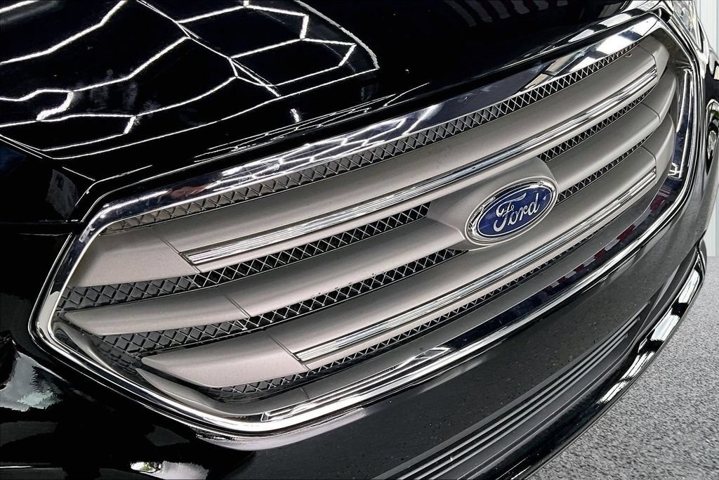 Used 2018 Ford Taurus SEL FWD image 32