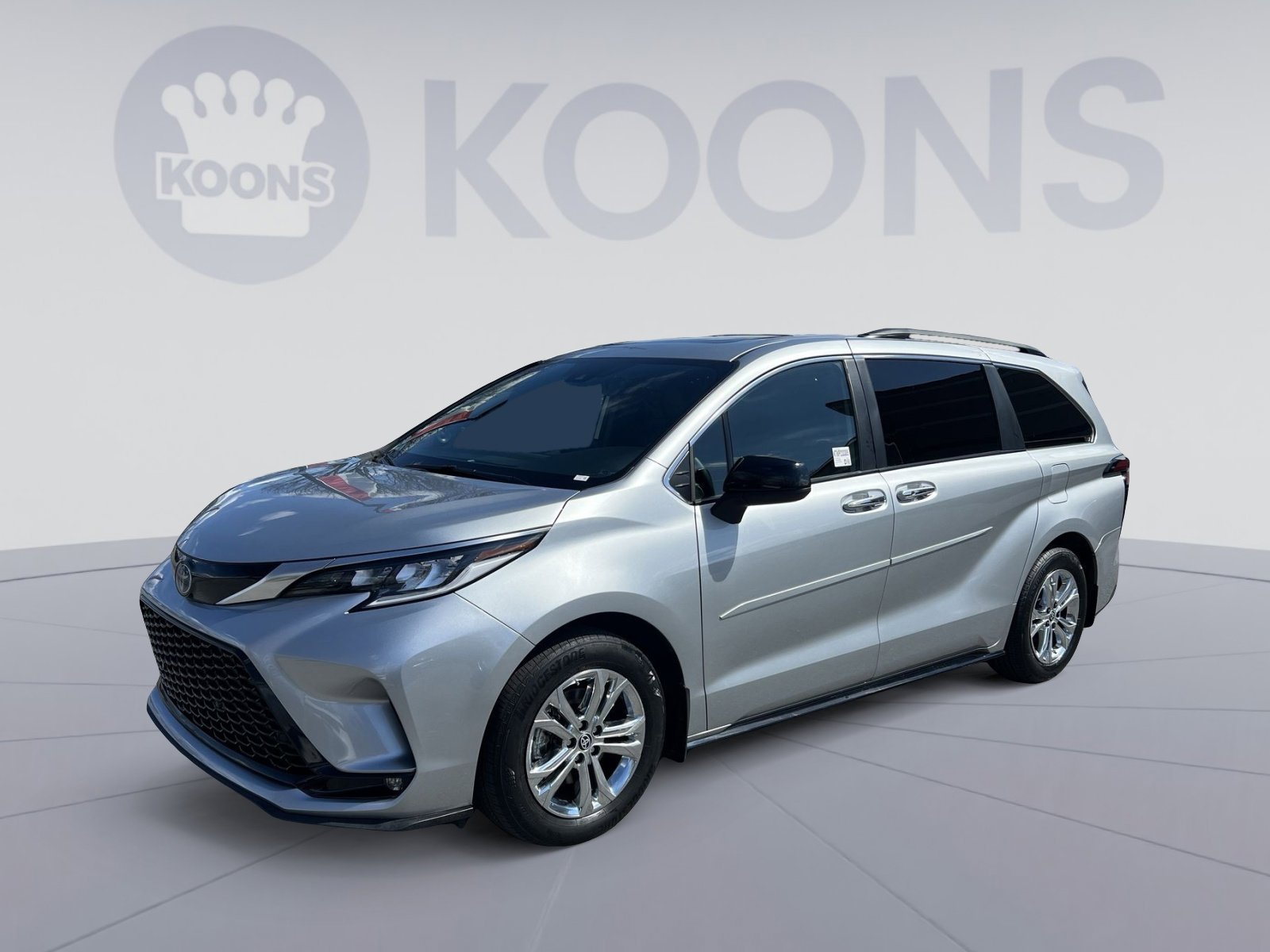 Used 2023 Toyota Sienna XSE w/ XSE Plus Package image 1