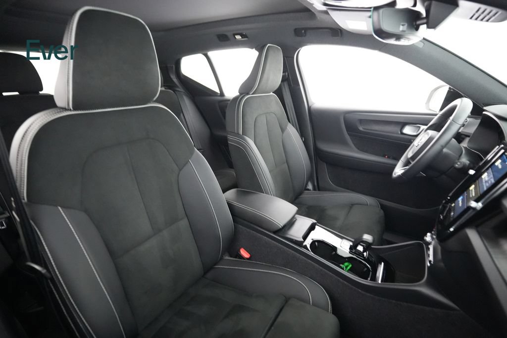 Used 2023 Volvo XC40 Recharge Plus AWD/4WD image 23