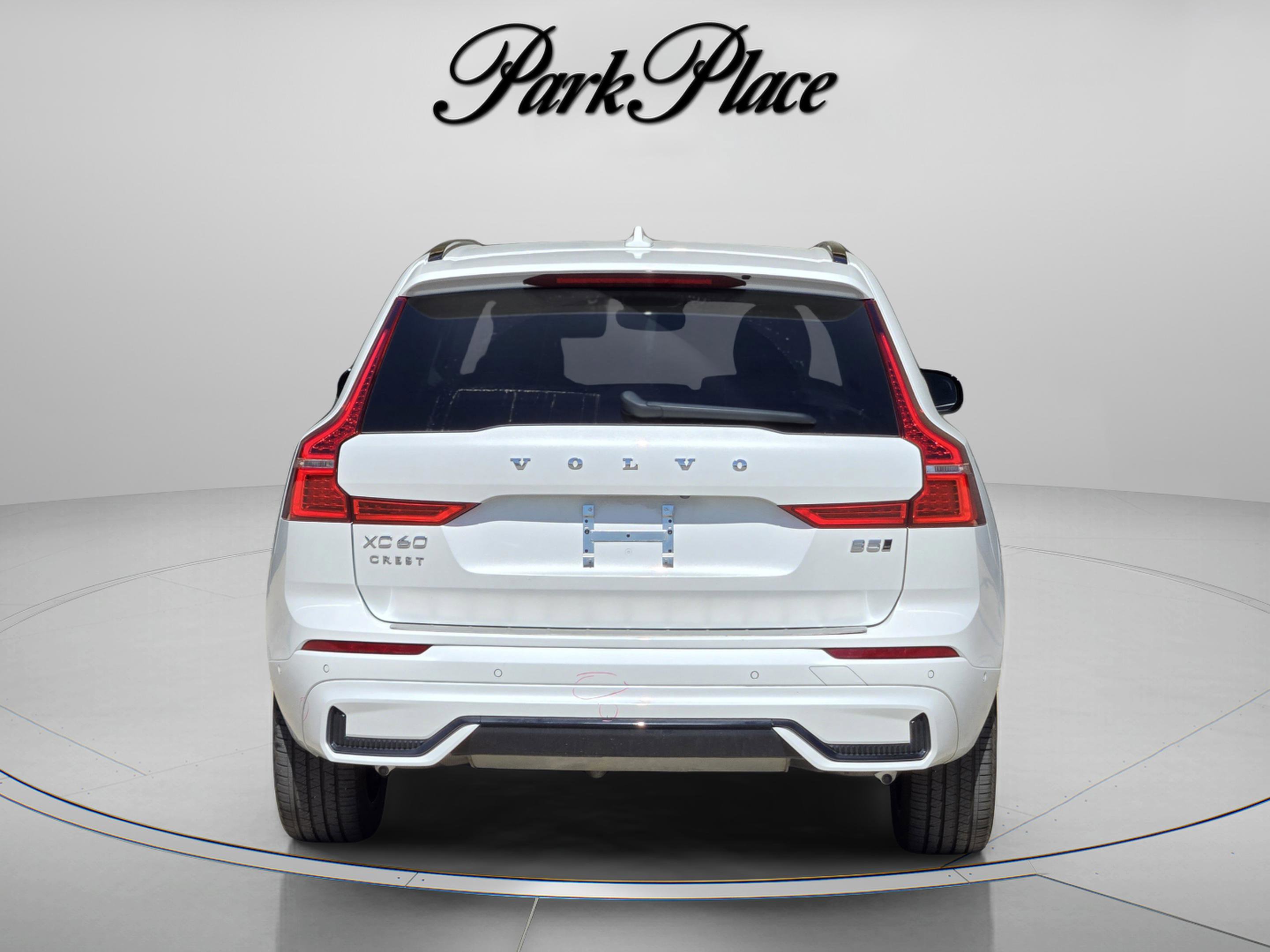 Used 2024 Volvo XC60 B5 Plus w/ Protection Package Premier image 4