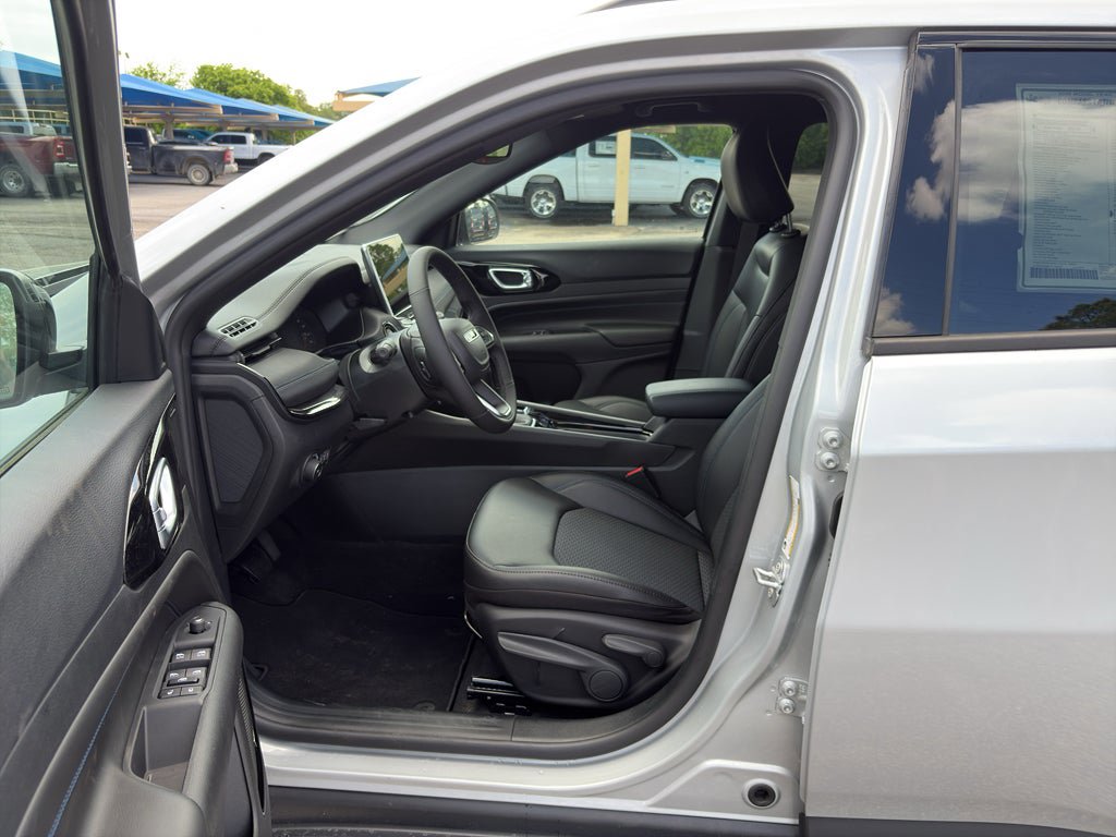 New 2026 Jeep Compass Latitude AWD/4WD image 12