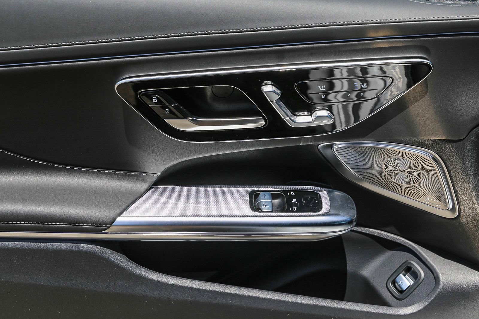 Used 2024 Mercedes-Benz CLE 300 4MATIC Coupe image 21