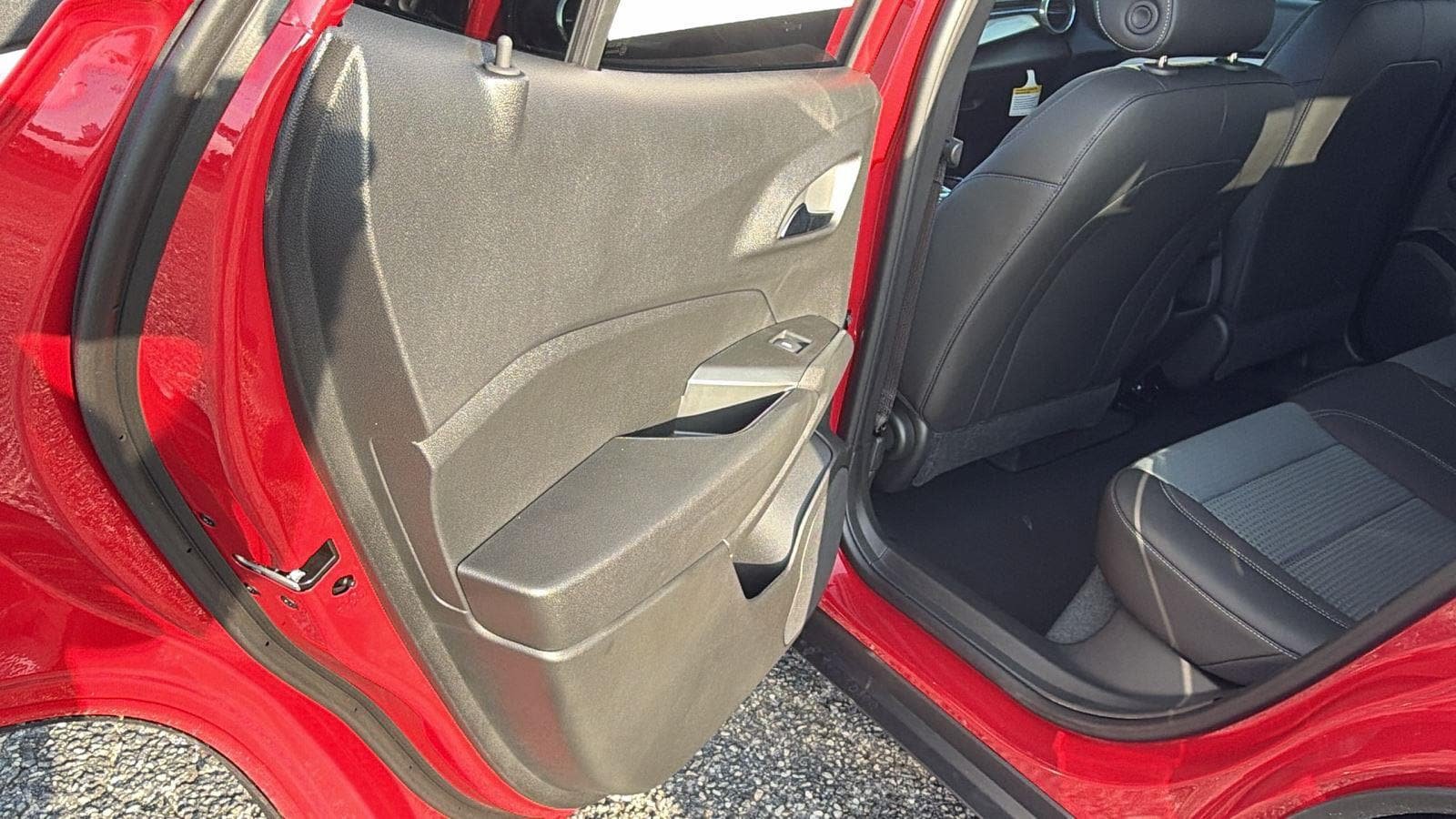New 2026 Chevrolet Trax LT w/ Sunroof Package FWD image 18
