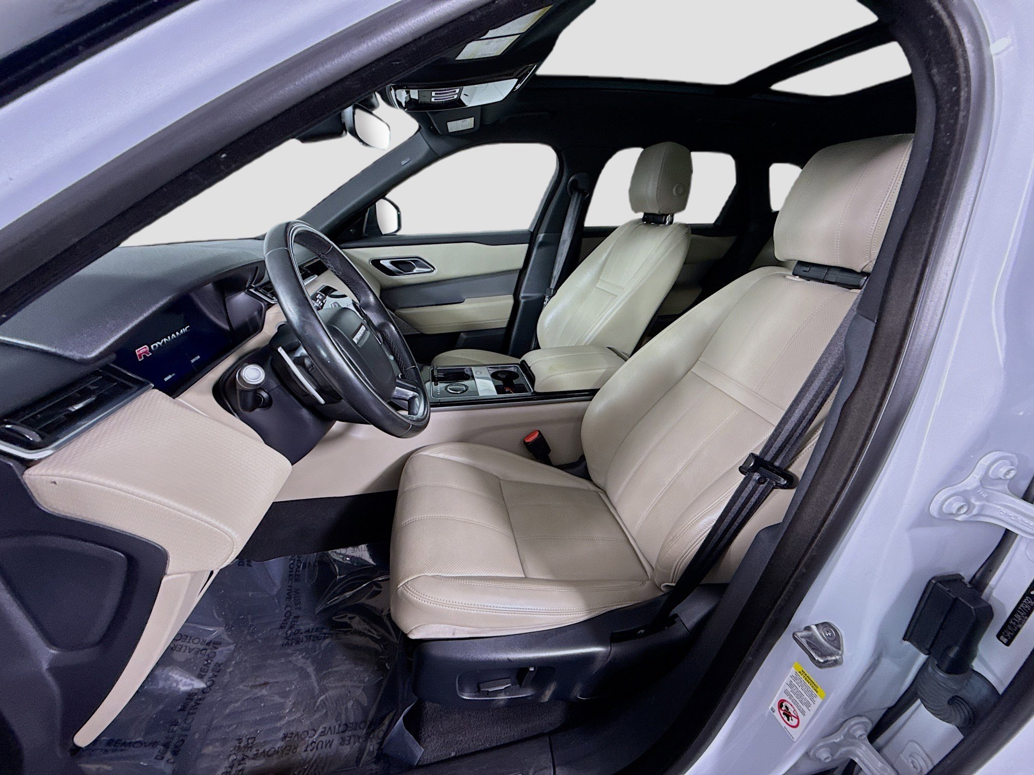 Used 2019 Land Rover Range Rover Velar R-Dynamic SE image 22