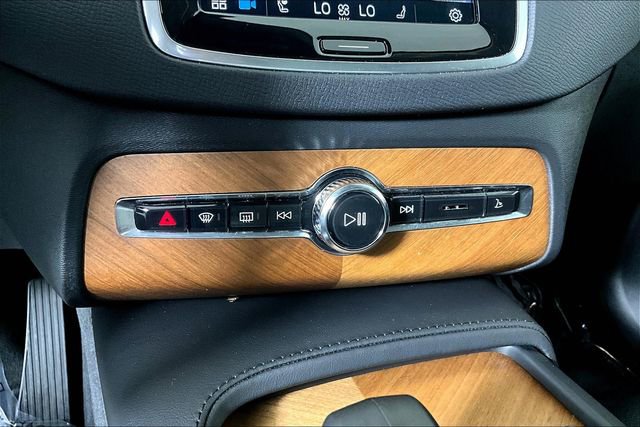 Used 2024 Volvo XC90 B6 Plus image 33