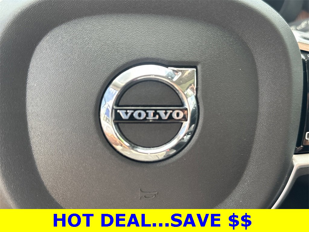 Used 2023 Volvo XC60 B5 Plus image 24