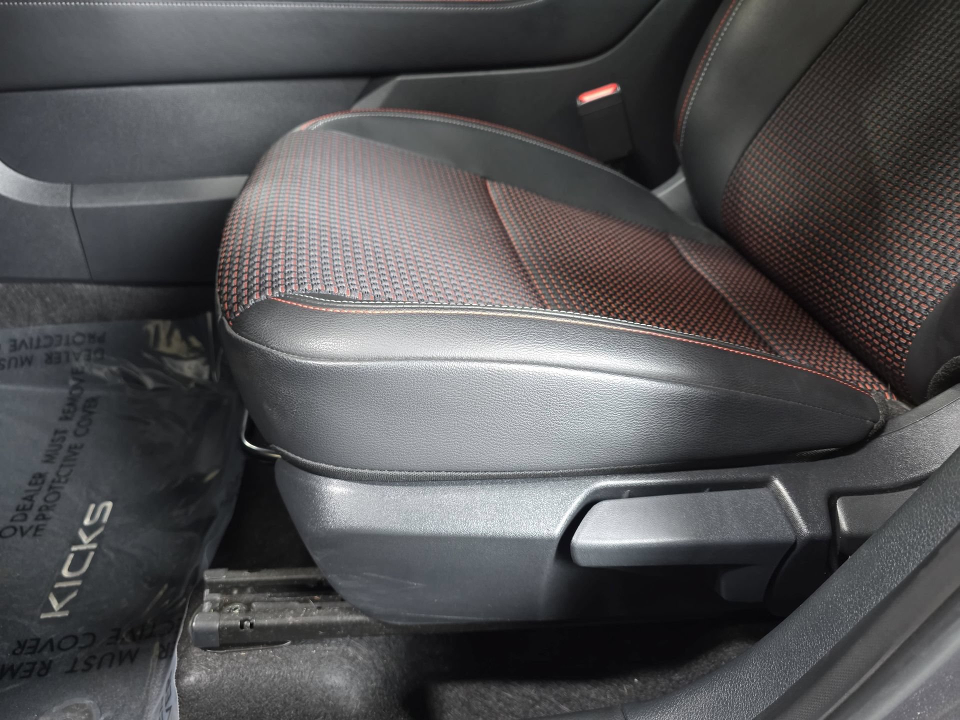 Used 2025 Nissan Kicks SR FWD image 27