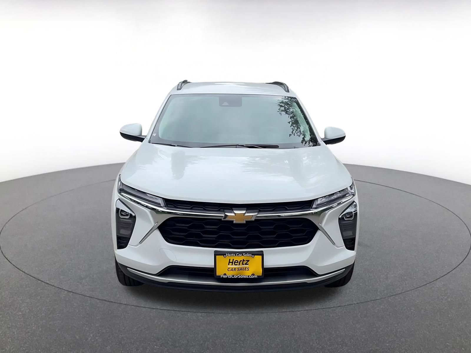 Used 2025 Chevrolet Trax LT FWD image 4