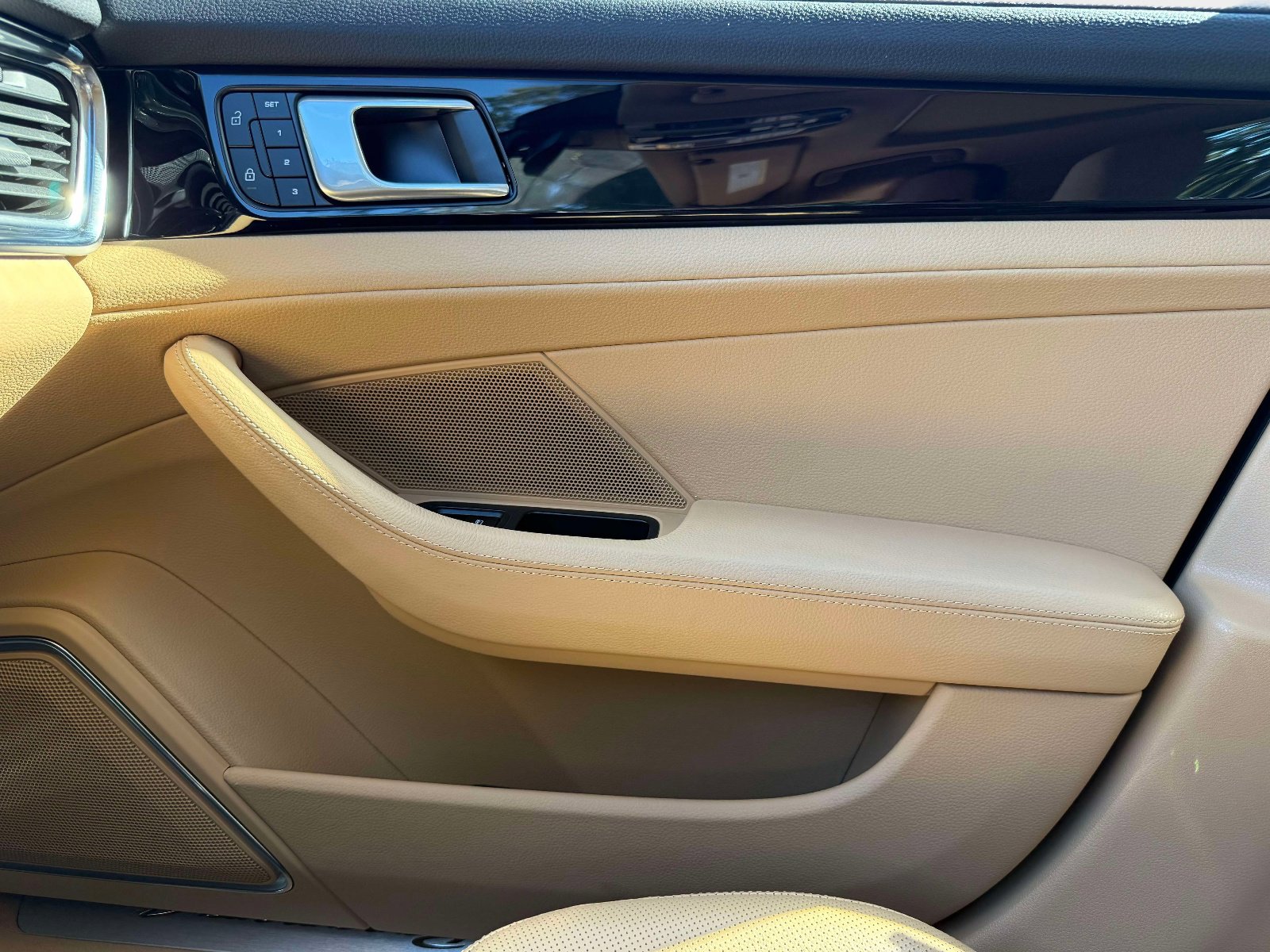 Used 2022 Porsche Panamera 4 image 42