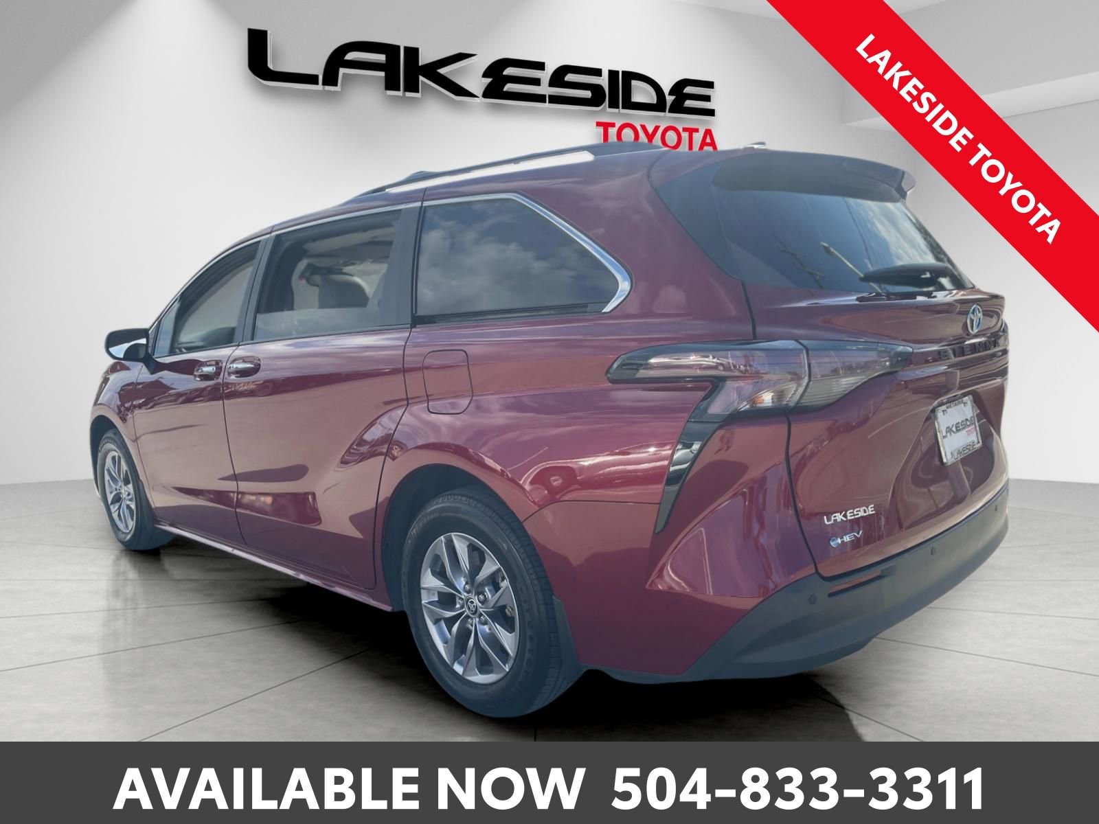 Used 2025 Toyota Sienna XLE image 4