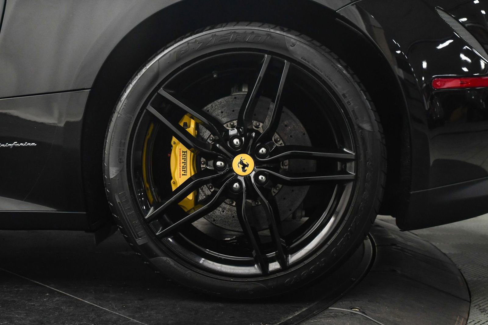 Used 2015 Ferrari FF image 33
