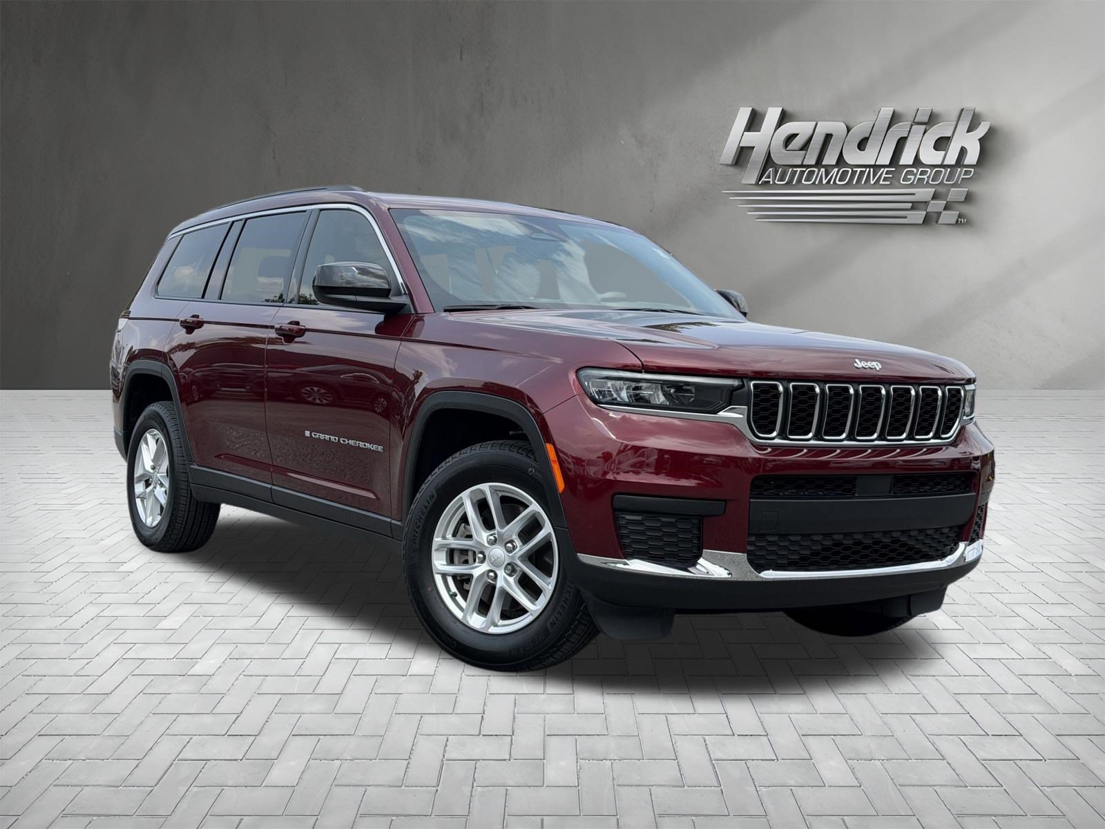 Used 2025 Jeep Grand Cherokee L Laredo RWD image 2