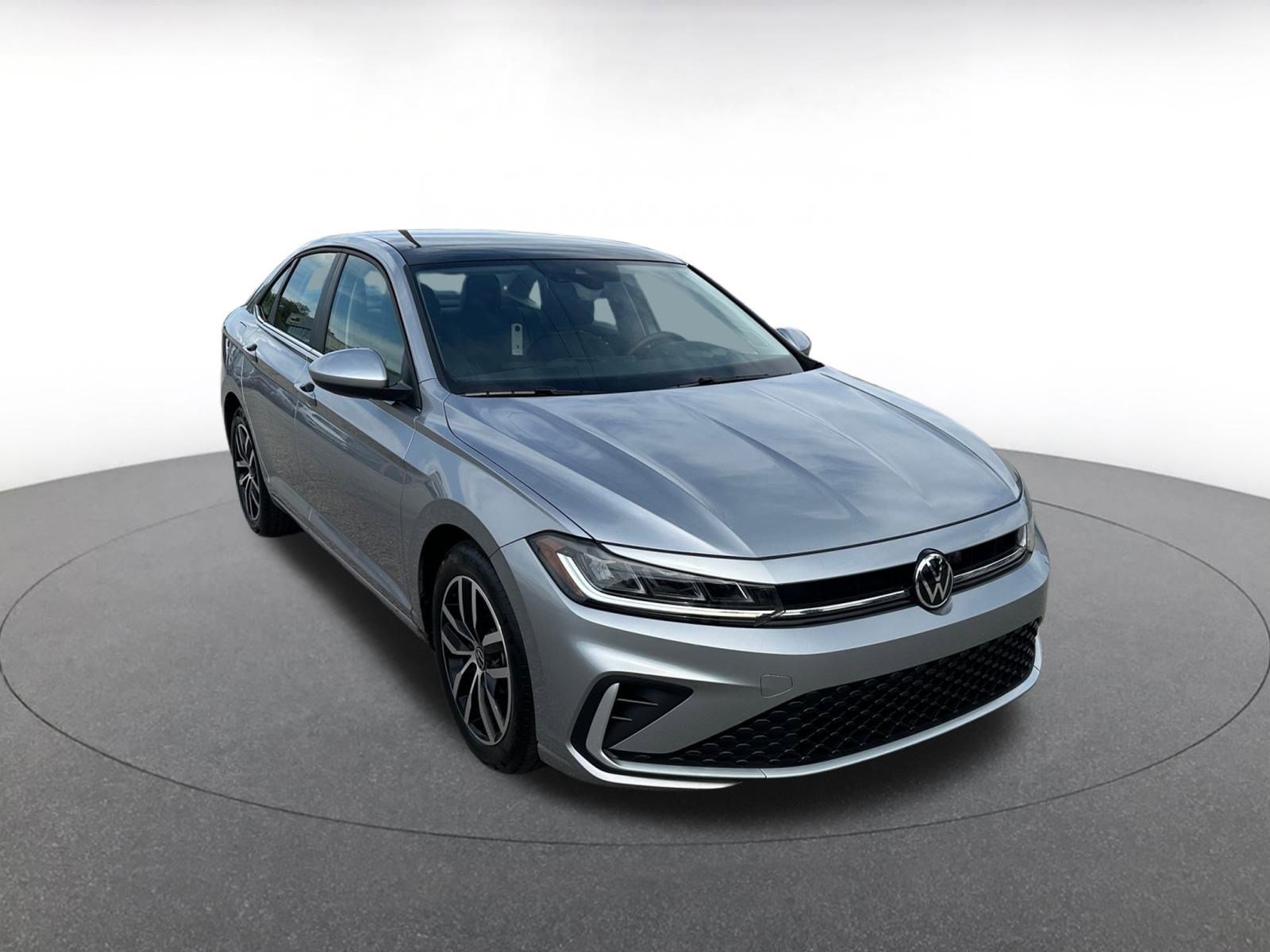 Used 2025 Volkswagen Jetta SE image 1