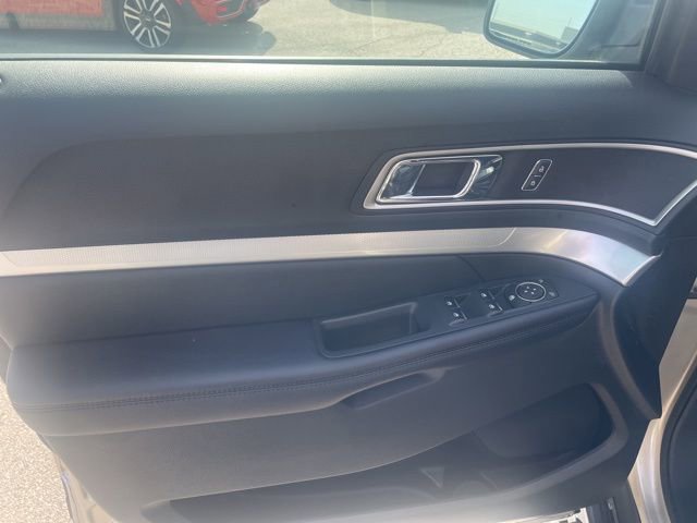 Used 2017 Ford Explorer XLT w/ Equipment Group 202A image 37
