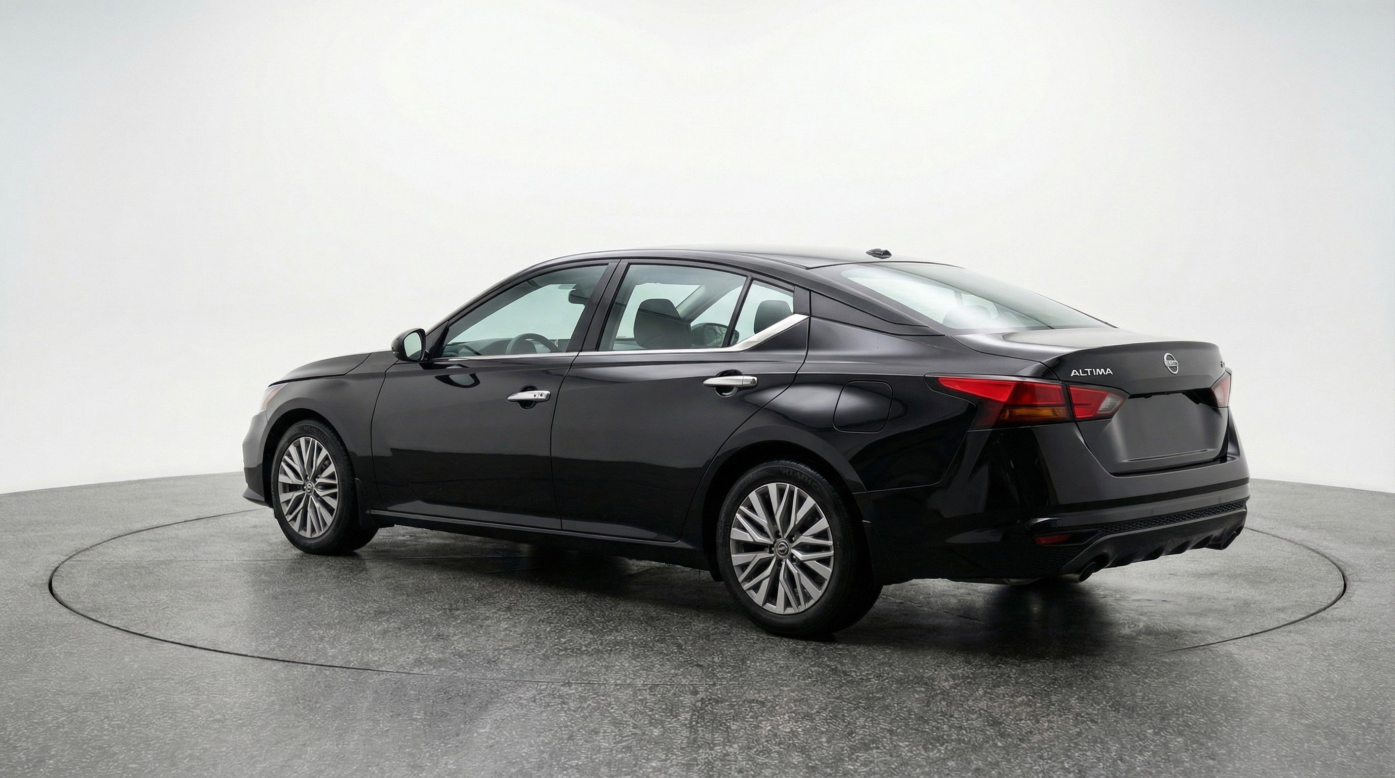 Used 2025 Nissan Altima 2.5 SV image 6